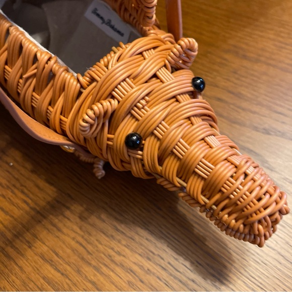 Tommy Bahama Woven Alligator/Retailer Basket Purse in Tan NWT collectible - Picture 8 of 10